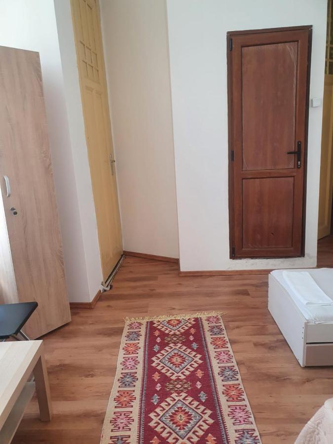 Cazare - Accommodation Букурещ Екстериор снимка