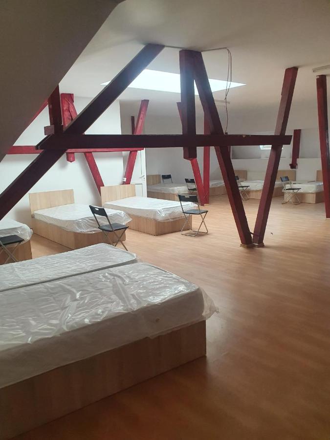 Cazare - Accommodation Букурещ Екстериор снимка