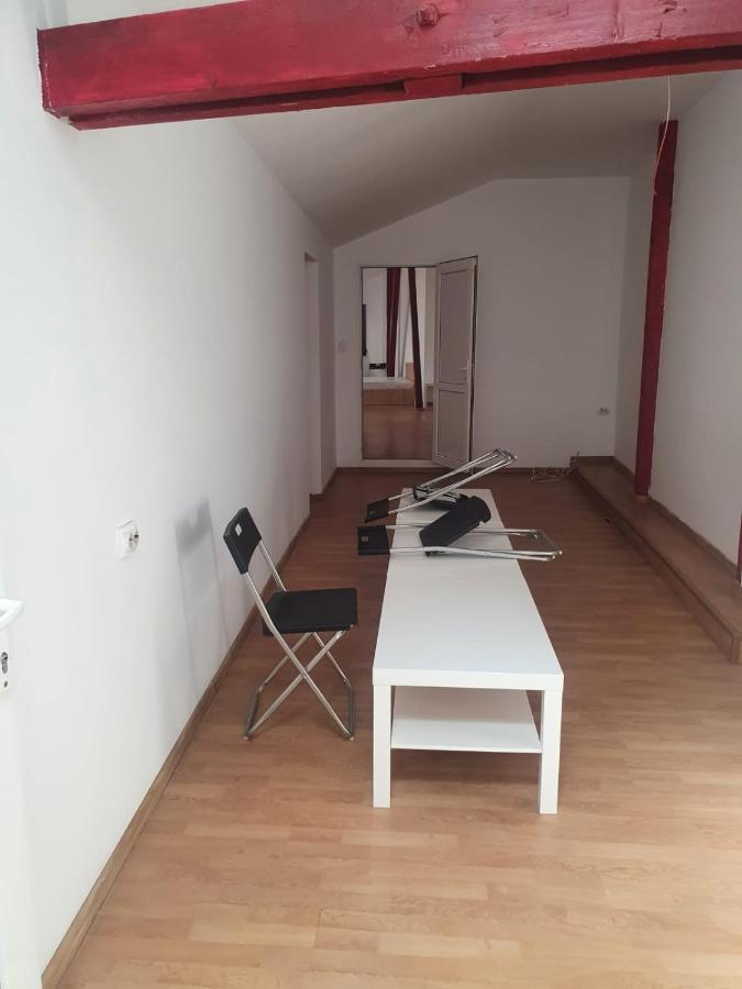 Cazare - Accommodation Букурещ Екстериор снимка
