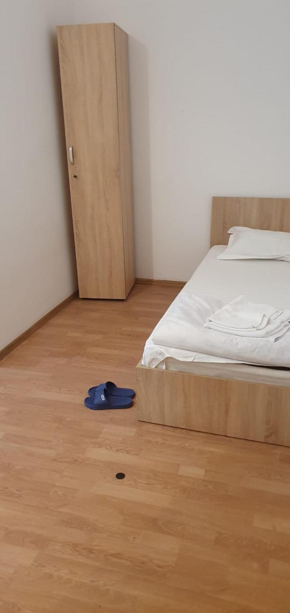 Cazare - Accommodation Букурещ Екстериор снимка